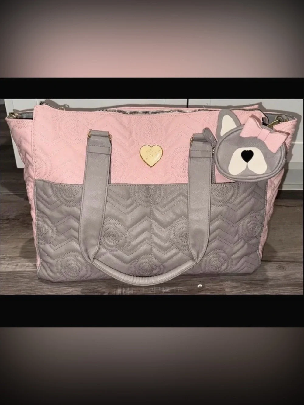 Betsy Johnson Rose Stitch Baby Bag in great condition